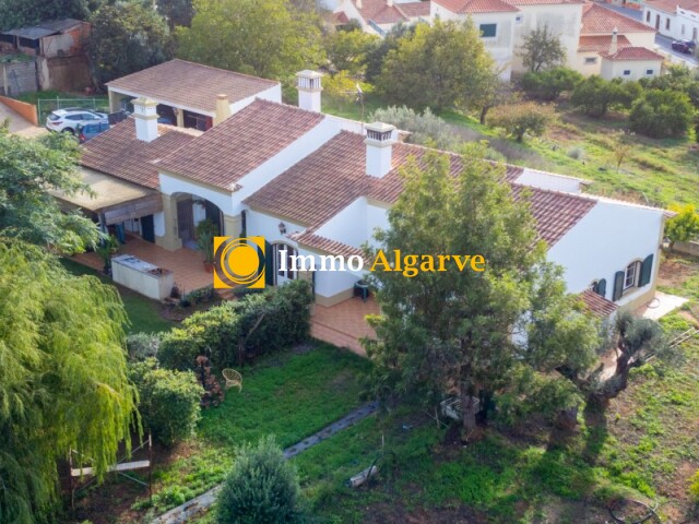 Charming portuguese villa with garden in silves