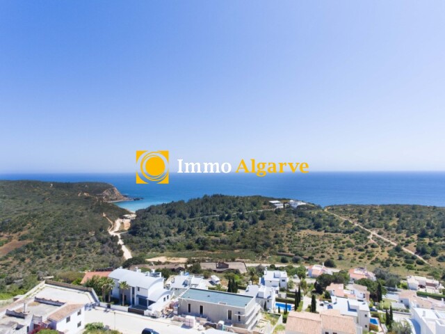 Building plot with fabulous sea views in burgau