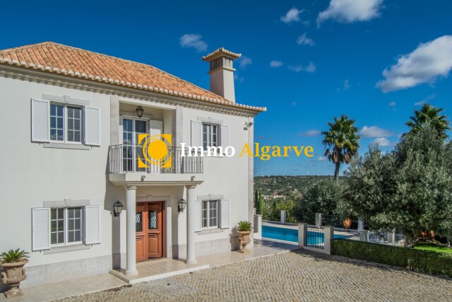 3 Bedroom en suite Mansion in a pristine condition with swimming pool on a large plot in Santa BÃ¡rbara de Nexe
