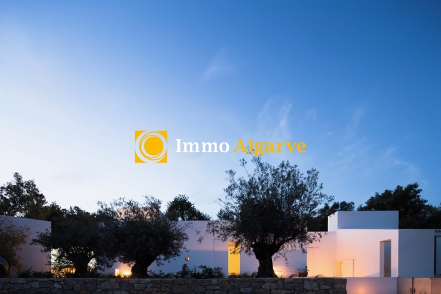Business Investment opportunity : One magic minimalistic estate in Santa Barbara de Nexe with 7 bedrooms and 4 bathrooms