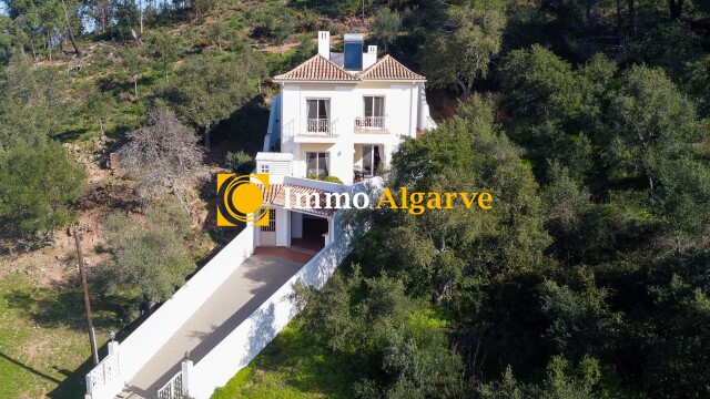 2 bedroom house with garage in the outskirts of SÃ£o BrÃ¡s de Alportel