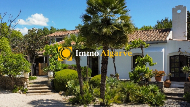 Stunning and authentic quinta in SÃ£o BrÃ¡s de Alportel, straight out of an interior magazine