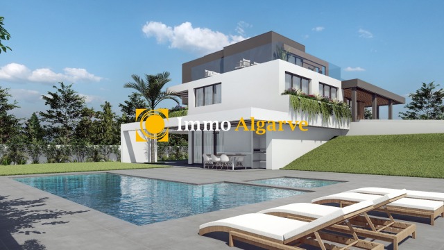 Plot met project goedgekeurd voor villa met 4 slaapkamers, bouw gestart, tussen Estoi en Moncarapacho