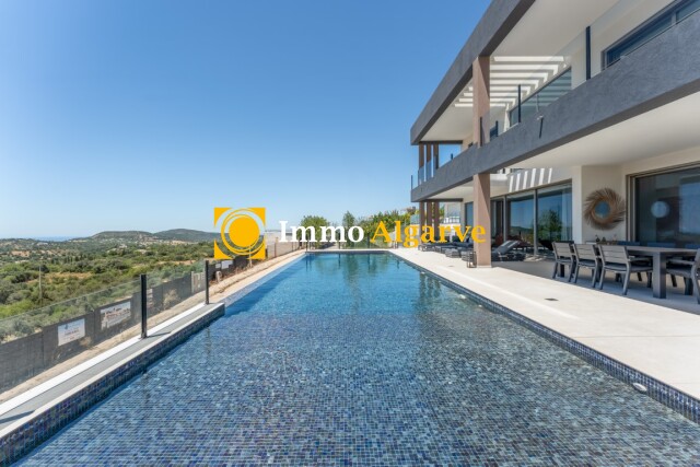 Stunning 4-Bedroom Villa with fabulous sea views in Santa Barbara de Nexe