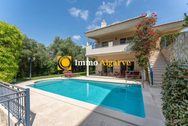 Elegant 5-Bedroom Villa with Pool in the Heart of Santa Barbara de Nexe