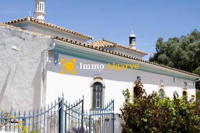 Beautiful 4 bedroom Quinta dating from 1902 nestled in the gentle hills of Santa Barbara de Nexe