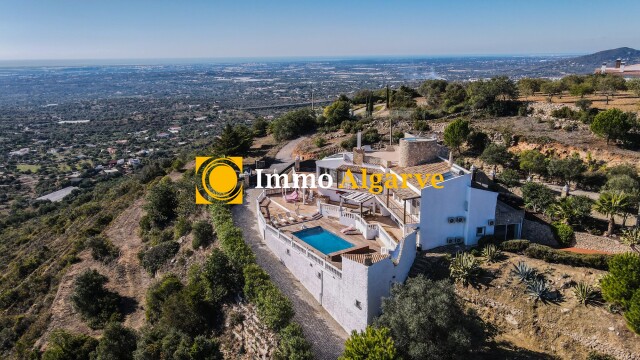 Fantastic 5 bedroom villa in Estoi, fully renovated with an astonishing sea view