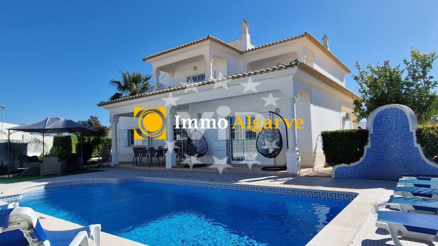 Villa in Albufeira e Olhos de Água, Algarve