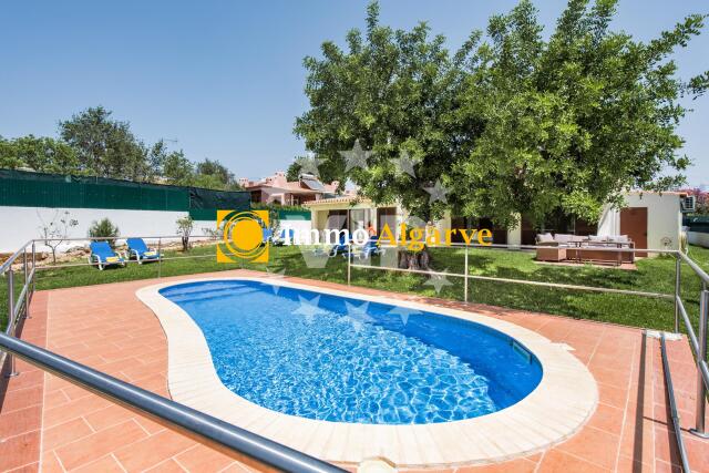 Villa in Albufeira en Olhos de Água, Algarve