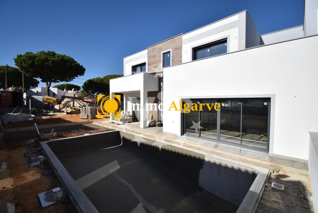 Rijtjeshuis in Albufeira en Olhos de Água, Algarve