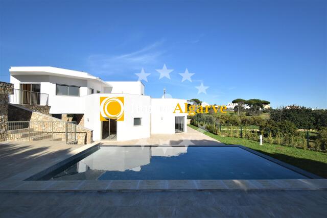 Villa in Albufeira en Olhos de Água, Algarve