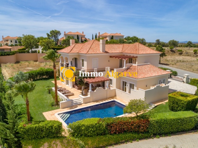 High Quality 4 bed Villa on exclusive Golf Resort